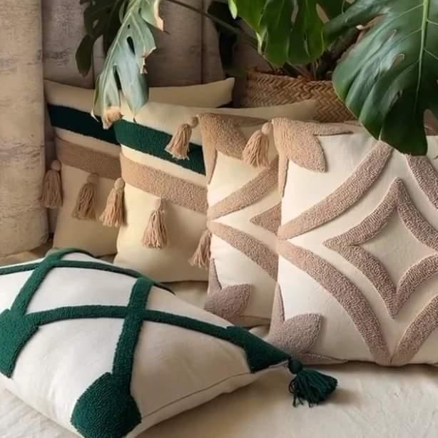 Vue 2 de Couvre lit Punch Needle